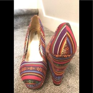Mossimo Aztec Wedges
